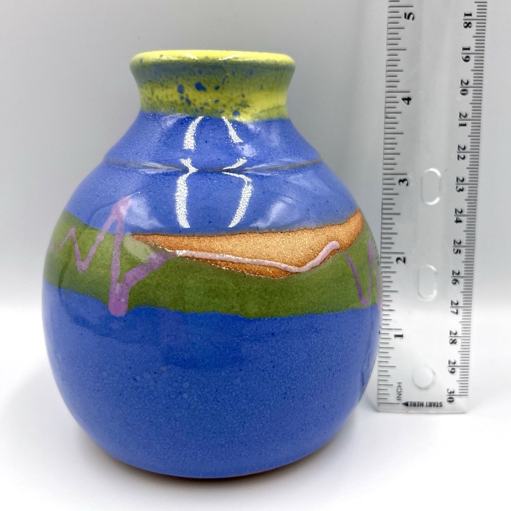 Studio Pottery Bud Vase 4.5" Blue Yellow Red Stone Layer‎ Glaze, Artist Signed - Picture 6 of 7